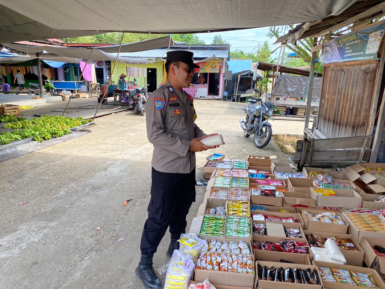 **Polsek Montallat Laksanakan Pengecekan Sembako Untuk Pantau Stok Dan Harga Di Pasaran**