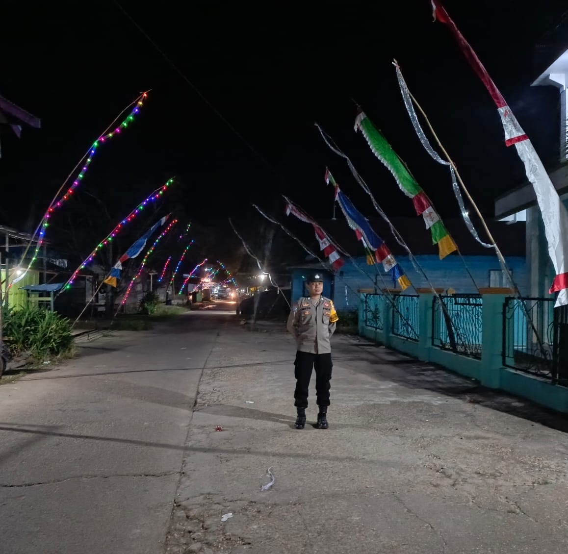 **Polsek Montallat Laksanakan Patroli Malam Untuk Ciptakan Keamanan Dan Ketertiban Masyarakat**