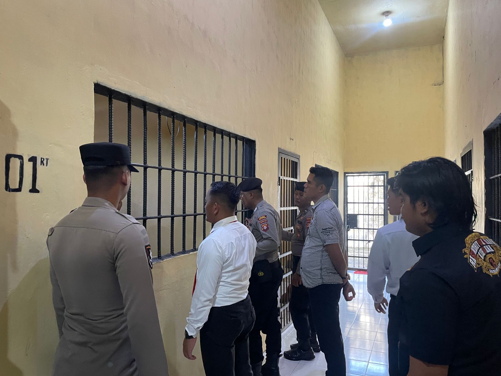 _Sat Samapta Polres Katingan Melaksanakan Serah Terima Piket Jaga Lama ke Piket Jaga Baru Dilanjutkan Pengecekan Tahanan_