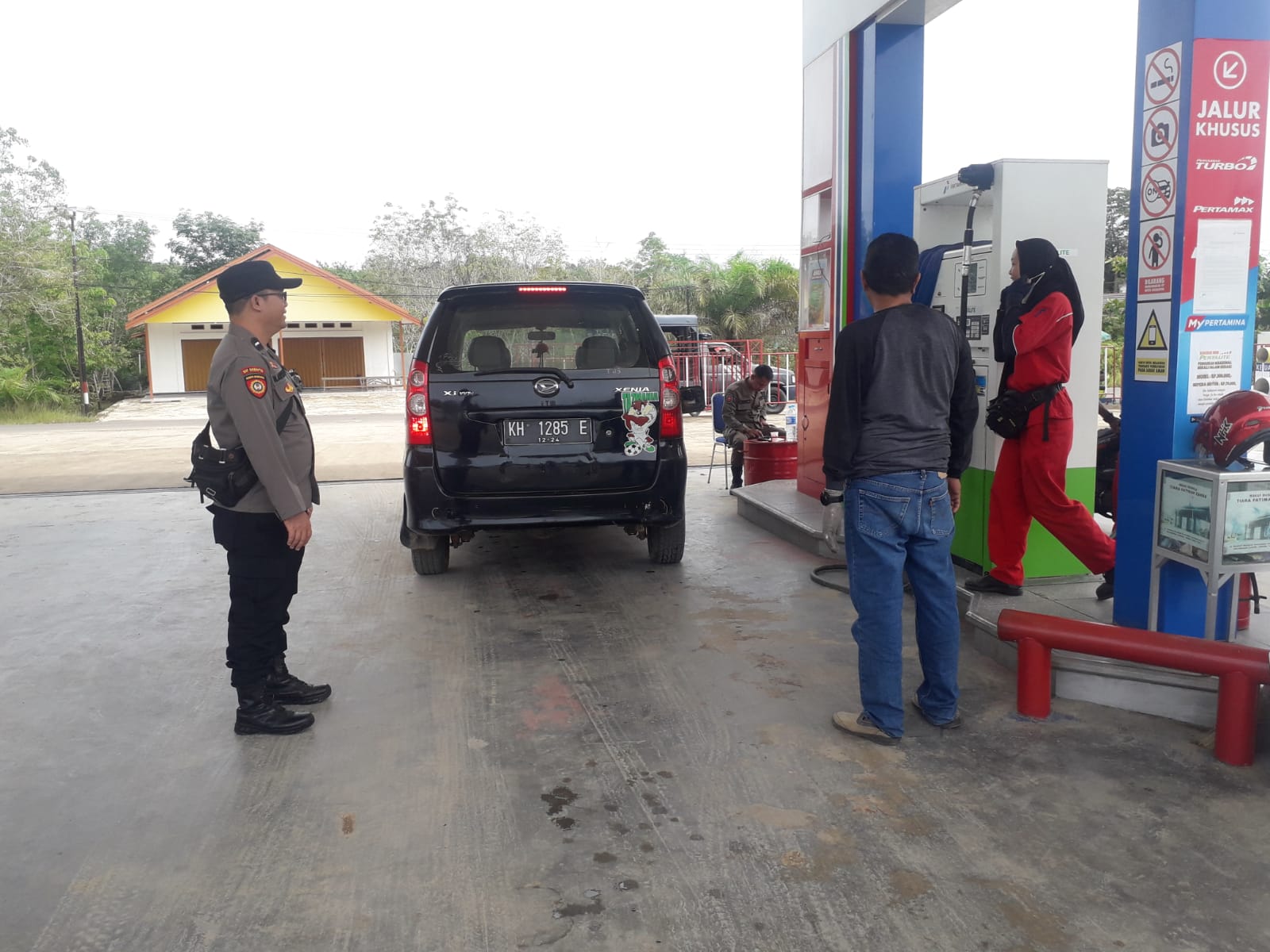 Cegah Ketidakstabilan Situasi di SPBU, Polsek Teweh Patroli ke SPBU Kecamatan Teweh Tengah