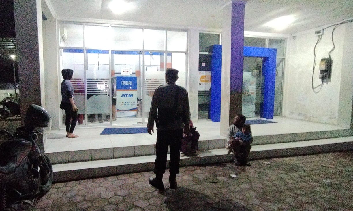 Piket Malam Polsek Bulik Patroli ke Perbankan (ATM) diwilkum Polsek Bulik