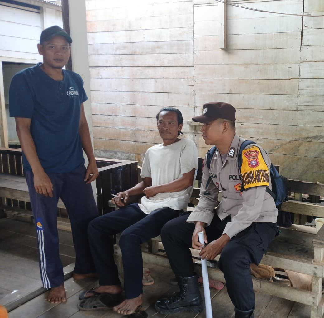 *Lewat Sambang Bhabinkamtibmas Ajak Warga Wujudkan Kamtibmas Kondusif*