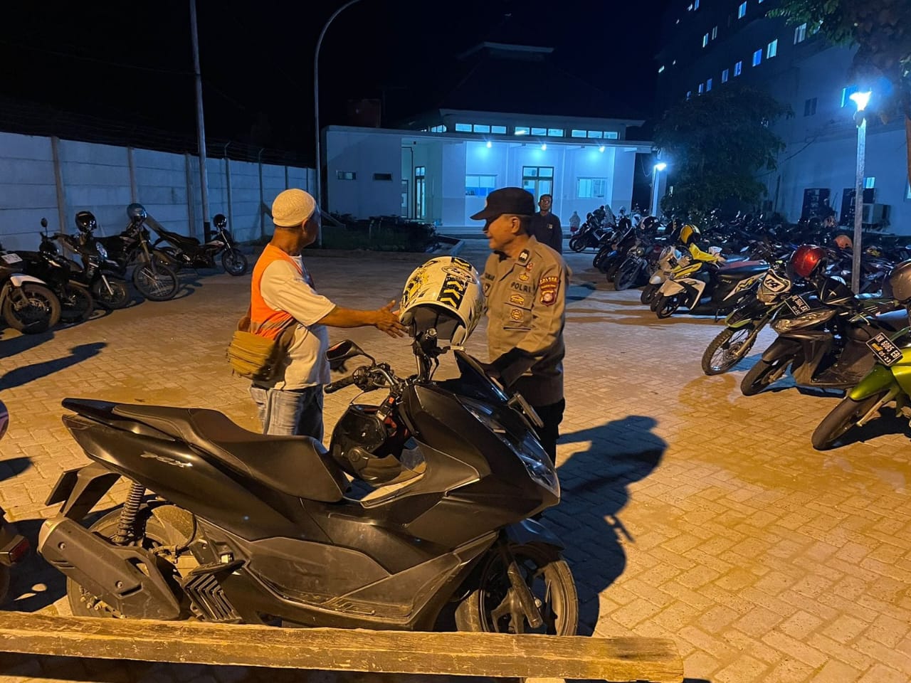 Cegah Aktivitas Premanisme Pada Malam Hari, Polsek Teweh Tengah Berikan Himbauan Kepada Masyarakat Agar Selalu Waspada