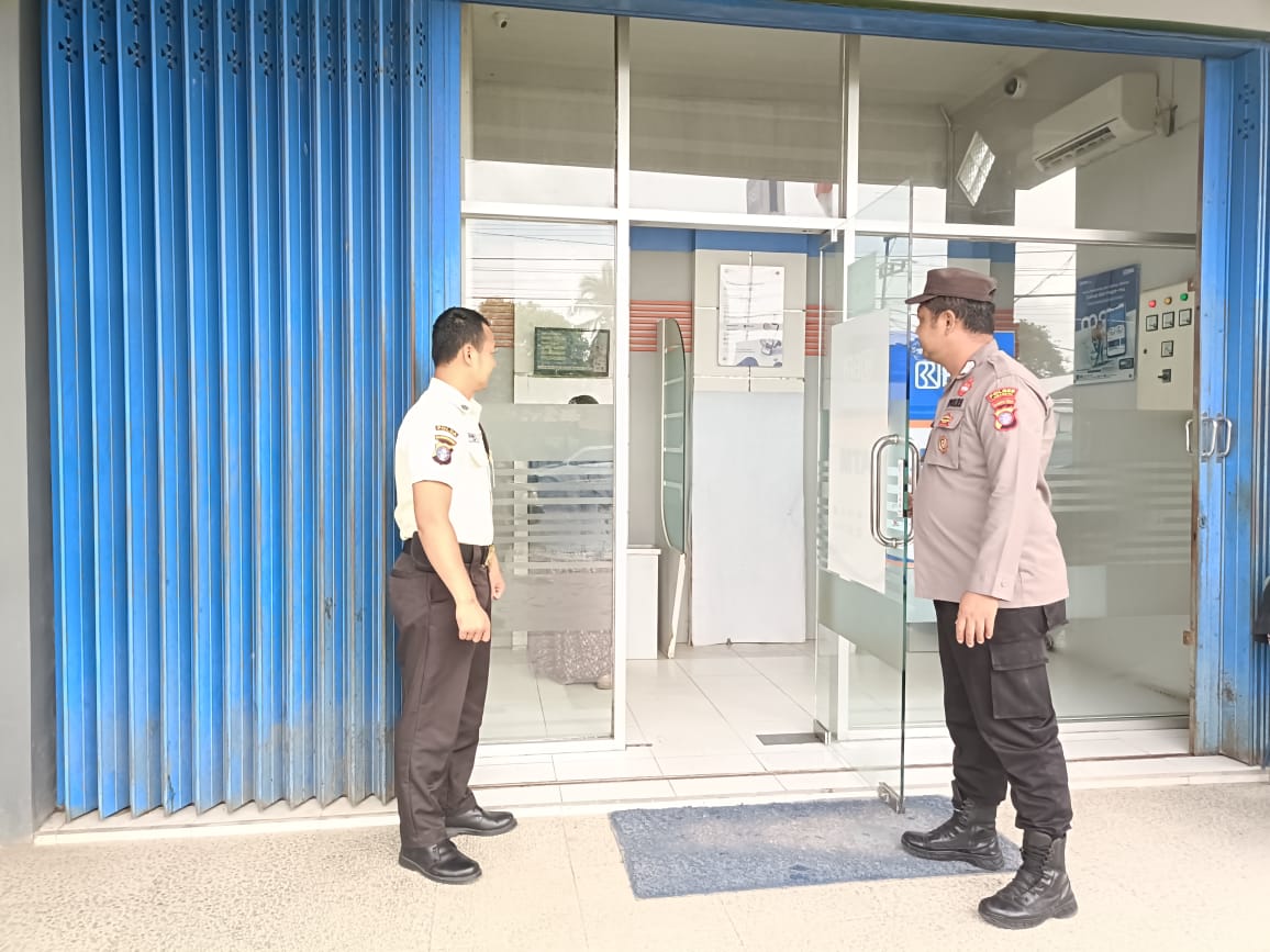 Polsek Bulik Patroli Sambangi Satpam Bank BRI
