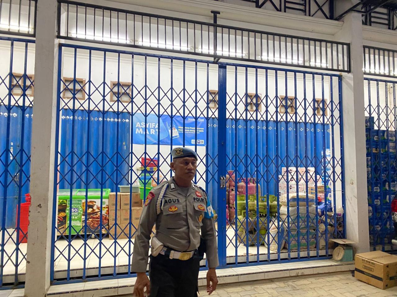 Piket Polsek Patroli kepertokoan diwilkum Polsek Sematu Jaya