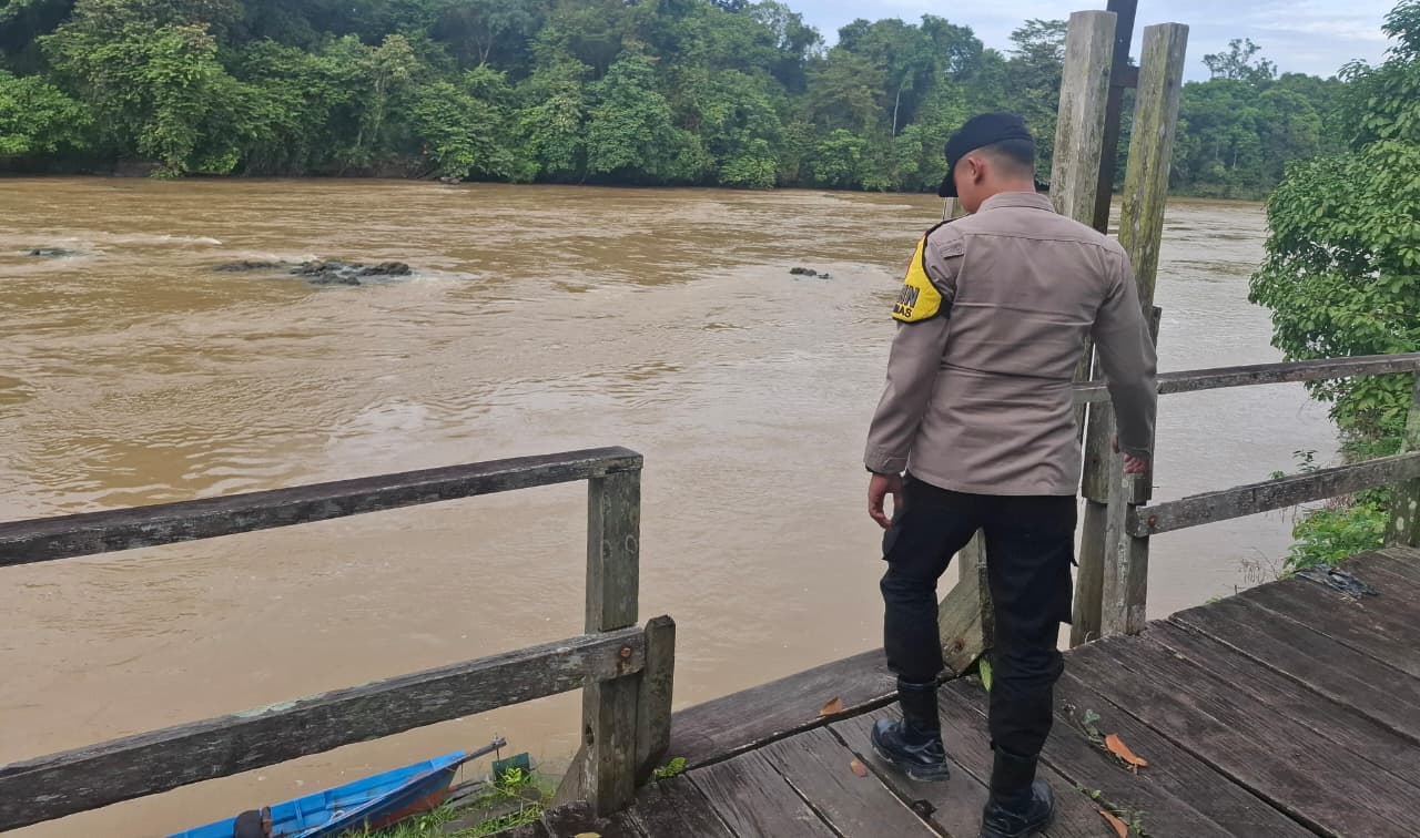 Piket Polsek Cek Debit Air Sungai Lamandau