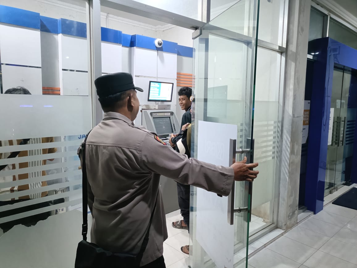 Piket Malam Polsek Bulik Patroli ke Perbankan (ATM) diwilkum Polsek Bulik