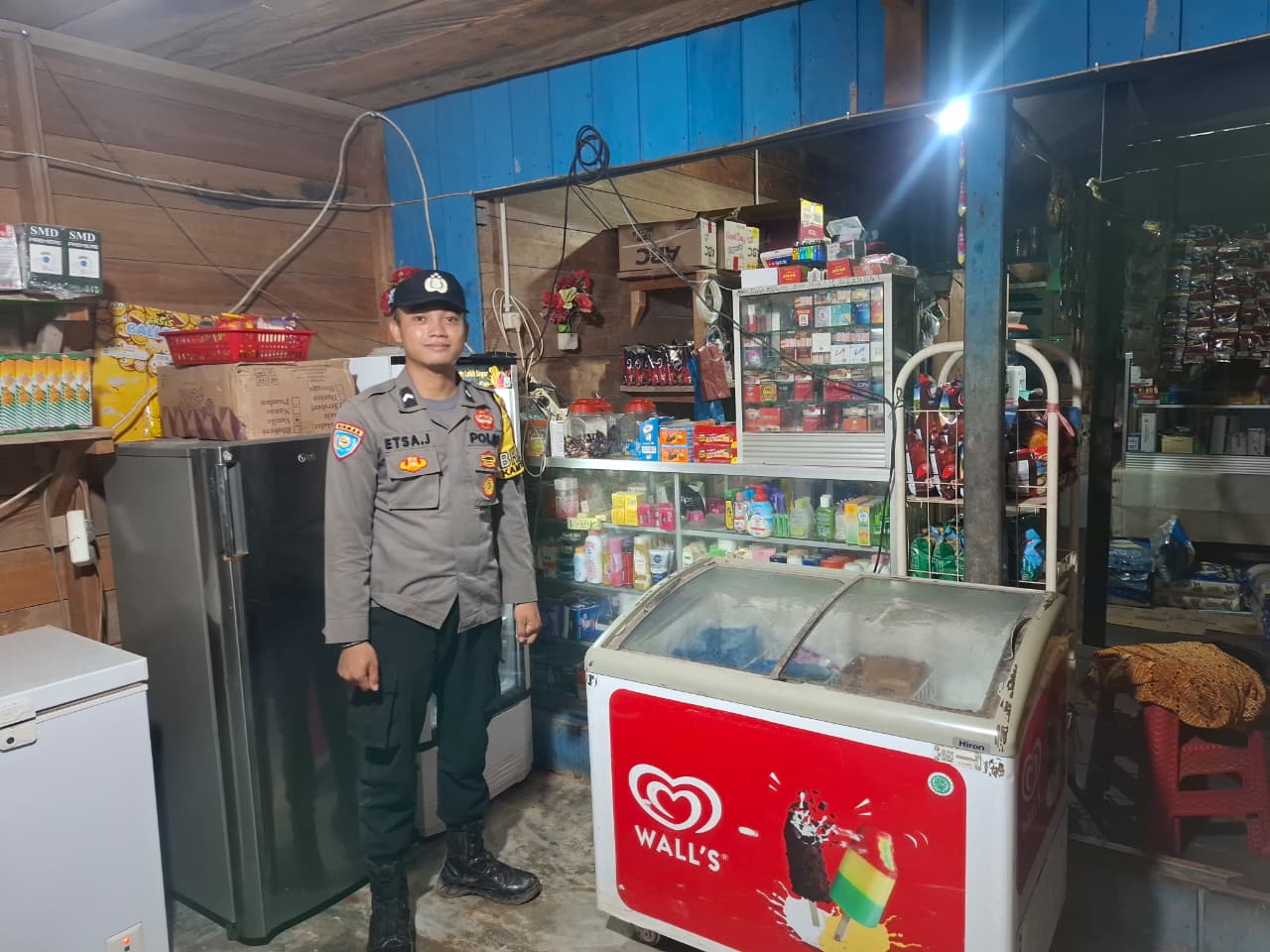 Piket Polsek Lamandau Silaturahmi Ke Pedagang