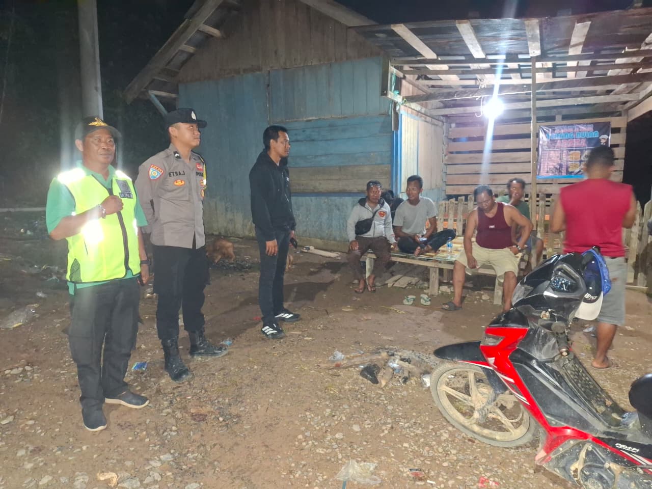 Personil Polsek Sambang kepada Masyarakat