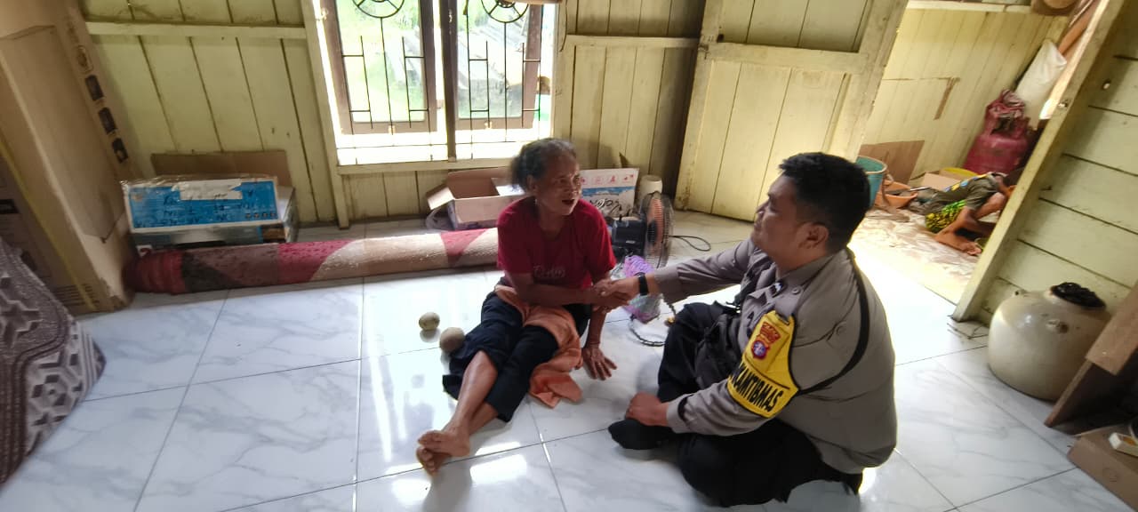 Bhabinkamtibmas Polsek Delang melaksanakan Silaturahmi ke warga masyarakat