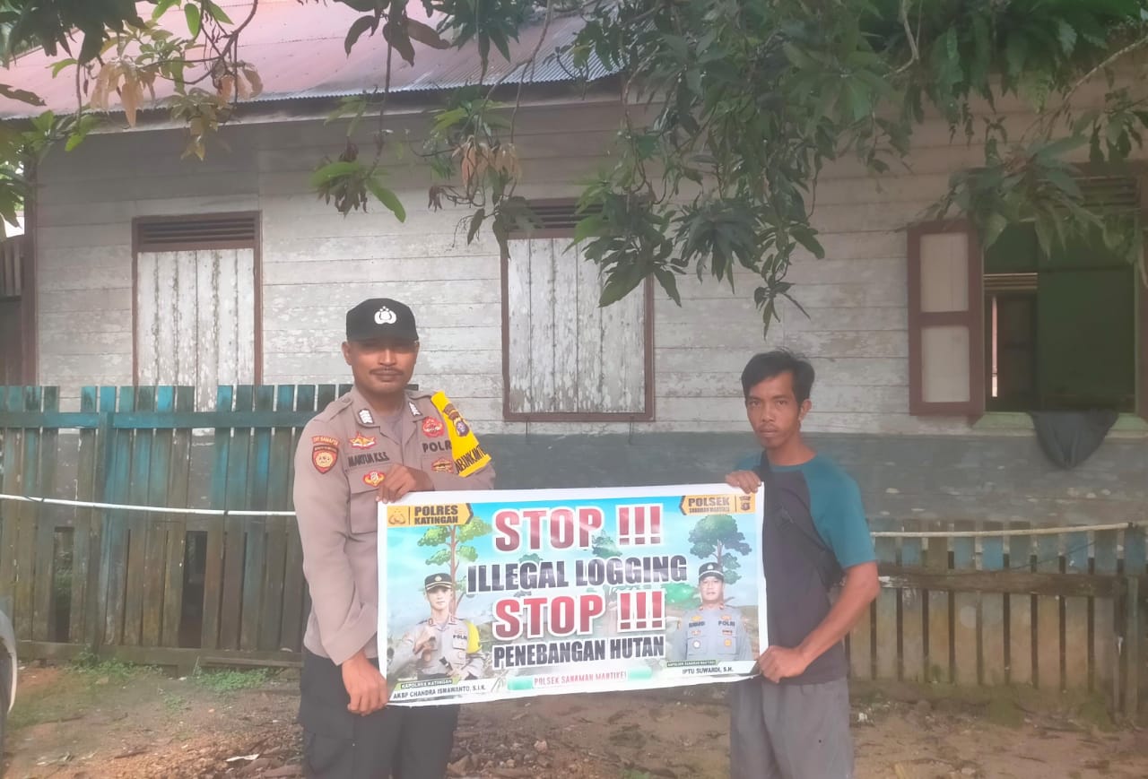Bhabinkamtibmas laksanakan Sosialisasikan tentang larangan dan sangsi Pidana bagi pelaku Ilegal Logging kepada masyarakat di Desa Binaan.