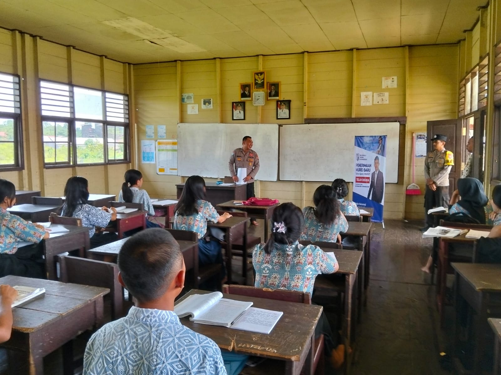 Sosialisasi Tentang Penerimaan Peserta Didik Baru SMA Kemala Taruna Bhayangkara Gencar Dilakukan Oleh Polsek Katingan Kuala