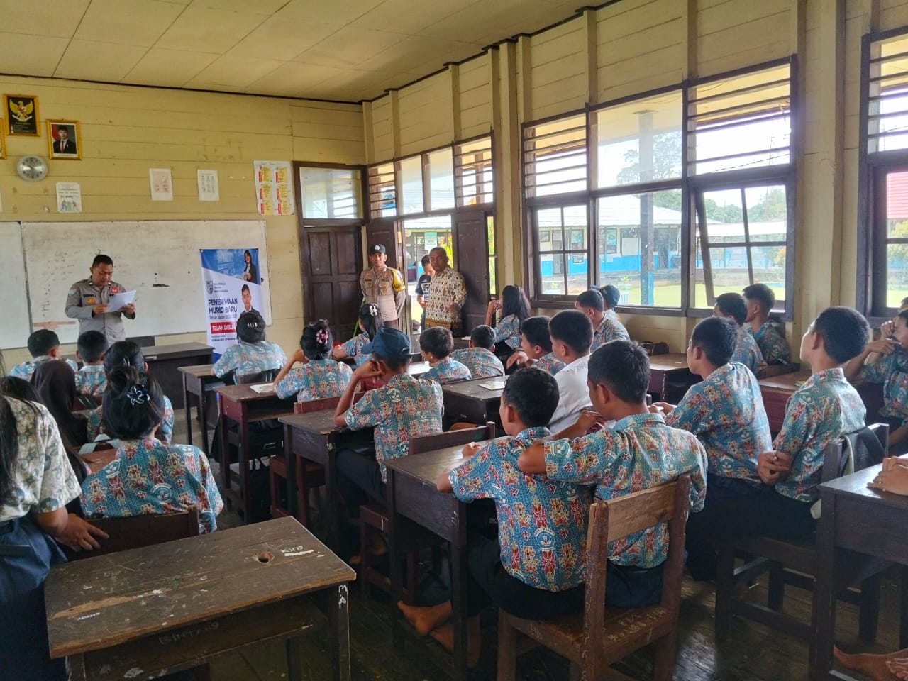 Sosialisasi Penerimaan Peserta Didik Baru SMA Kemala Taruna Bhayangkara di SMPN 1 Kec. Marikit Kab Katingan.
