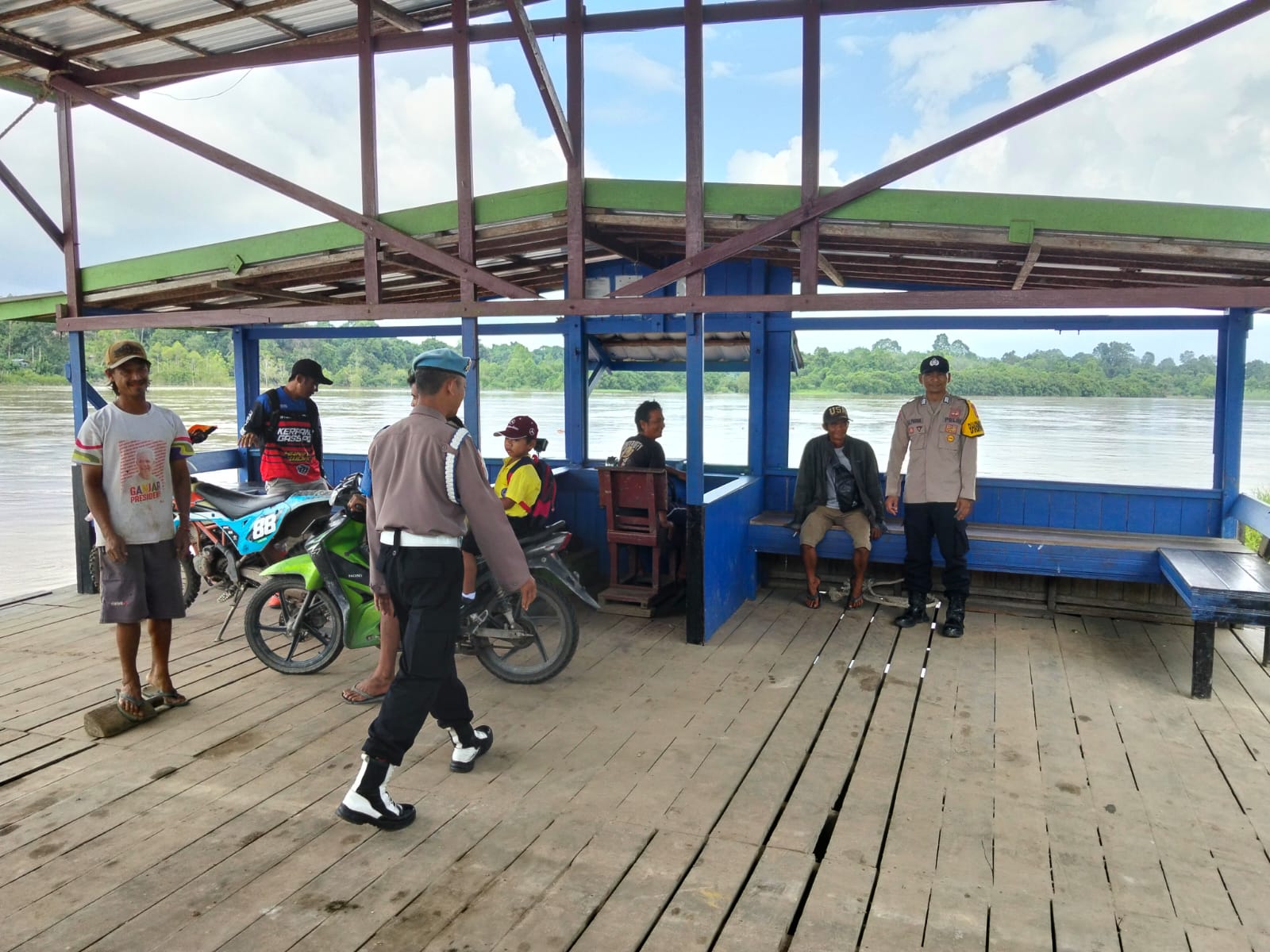 Patroli Dialogis, Polsek Tewang Sangalang Garing dan Pulau Malan Sampaikan Imbauan Kepada Warga.