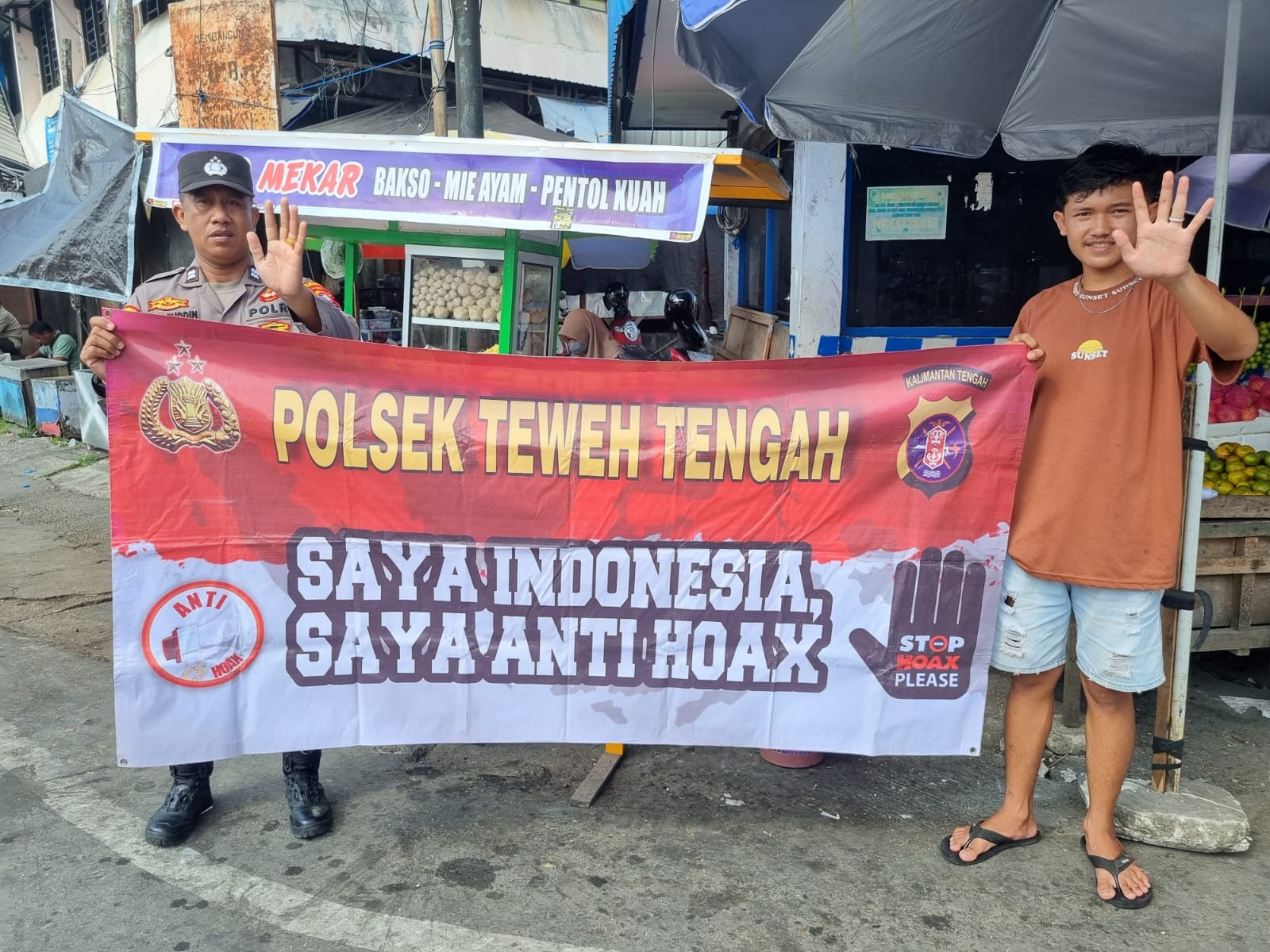 Berikan Edukasi Terkait Bahaya Berita Hoax, Polsek Teweh Tengah Sosialiasikan Anti Hoax Kepada Masyarakat