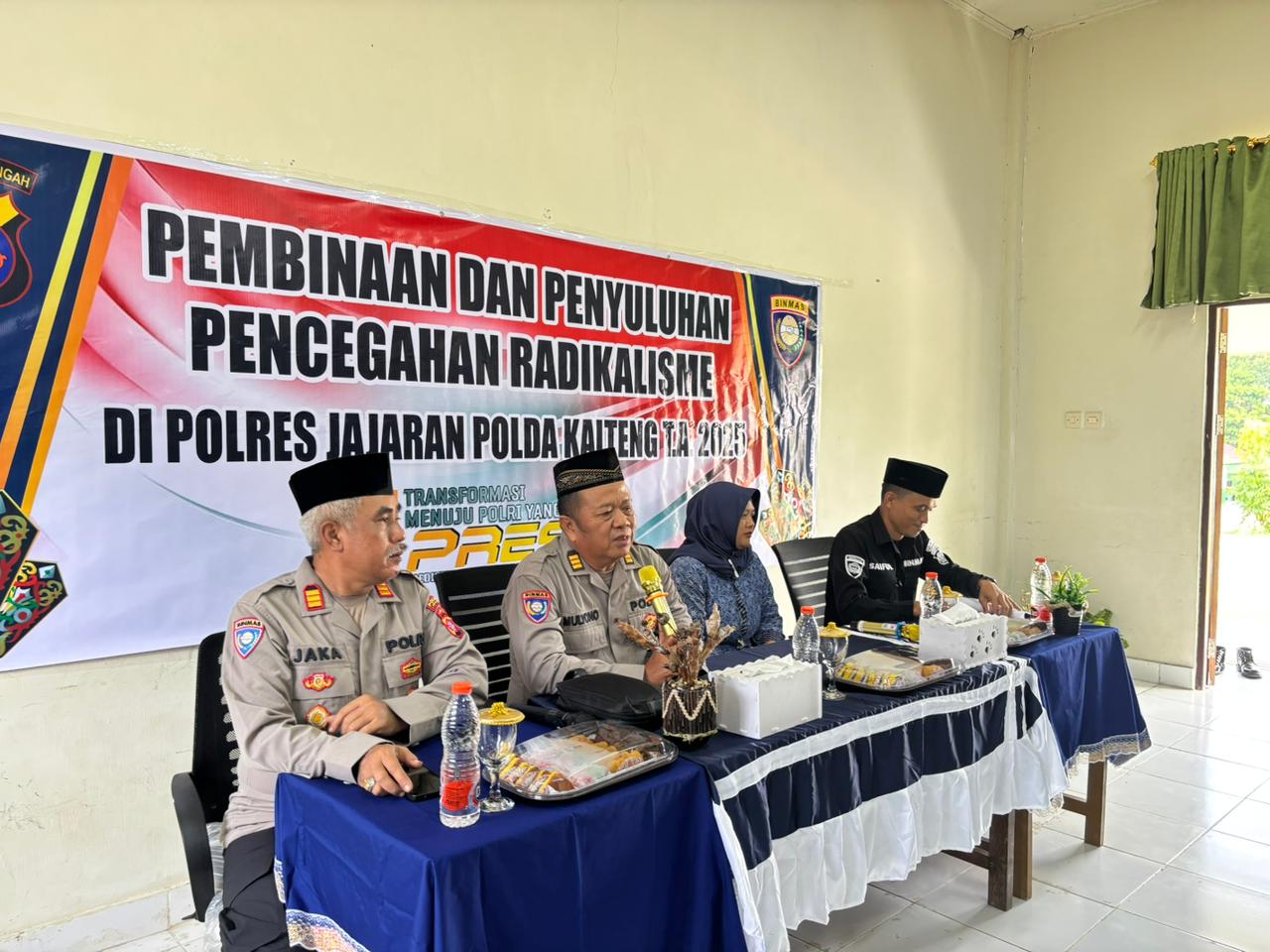 Sat Binmas Polres Lamandau dan Ditbinmas Polda Kalteng Beri Pembekalan Pencegahan Radikalisme kepada Siswa MTsN Bulik