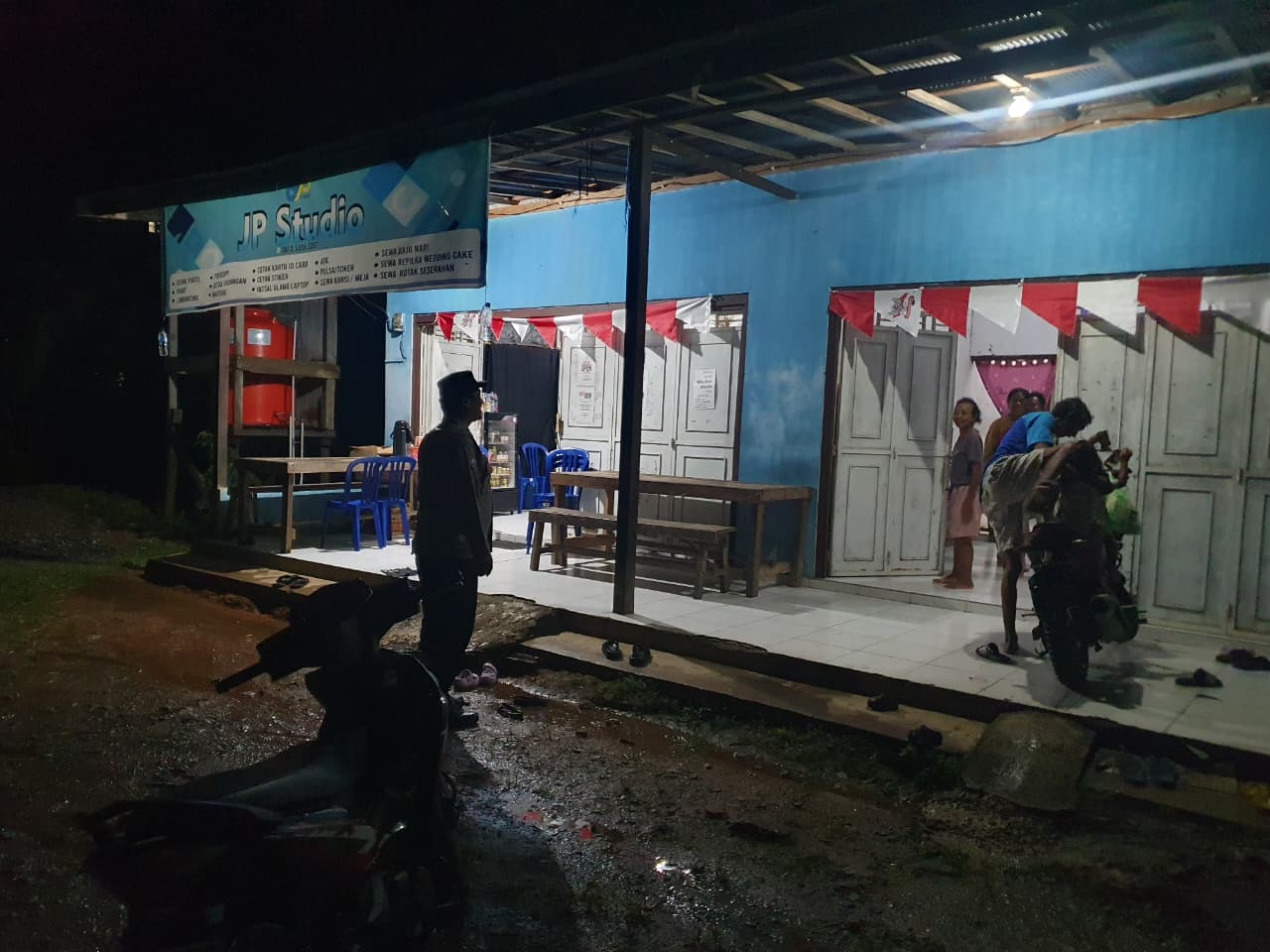 Piket Polsek Delang melaksanakan Silaturahmi ke warga masyarakat