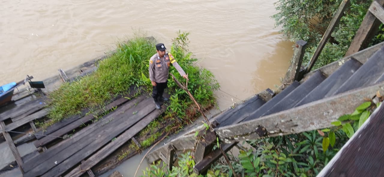 Piket Polsek Cek Debit Air Sungai Lamandau