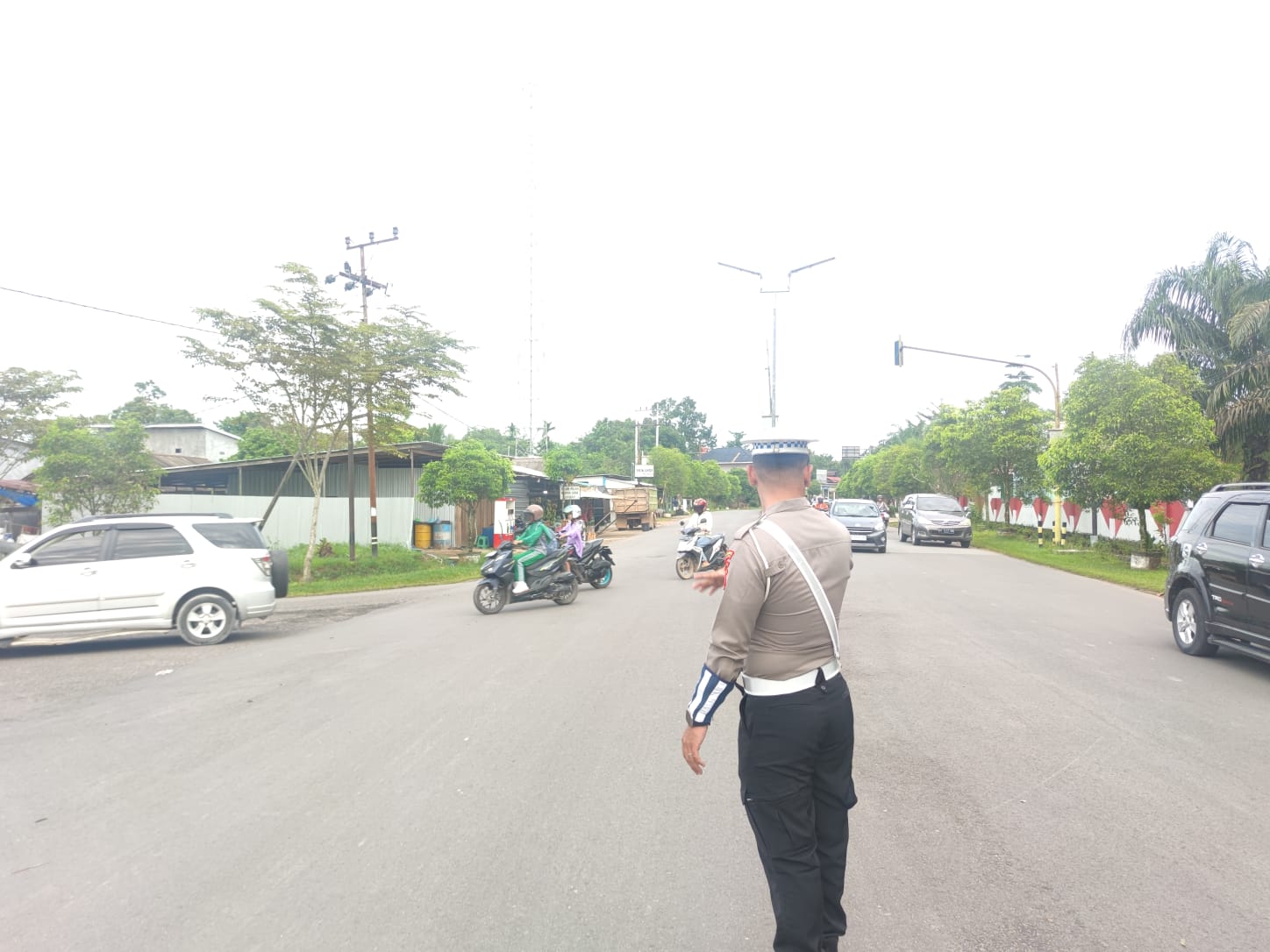 Satuan Lantas Polres lamandau Laksanakan Pengaturan Lalin Pada Pagi hari