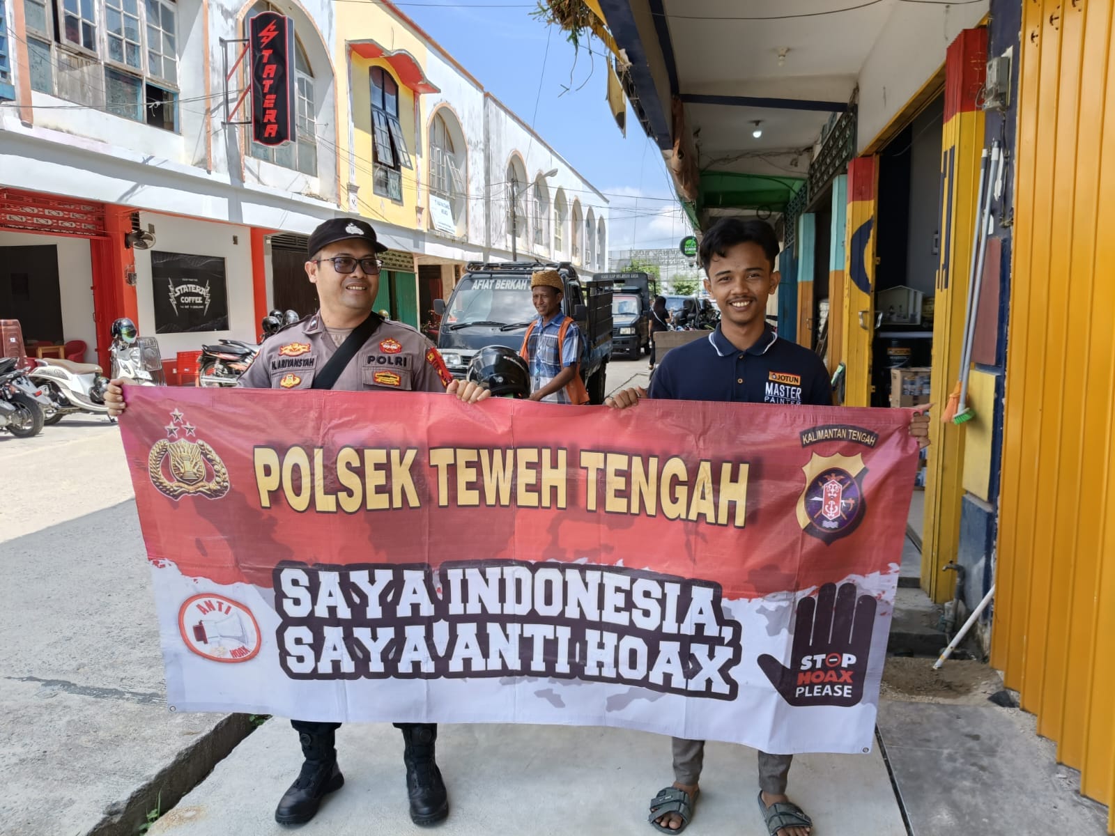 Putus Penyebaran Berita Hoax, Polsek Teweh Tengah Sampaikan Stop Hoax Kepada Warga