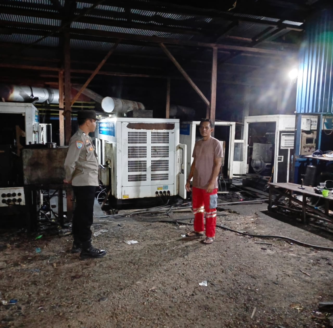 **Polsek Montallat Laksanakan Patroli Malam Untuk Ciptakan Keamanan Dan Ketertiban Masyarakat**