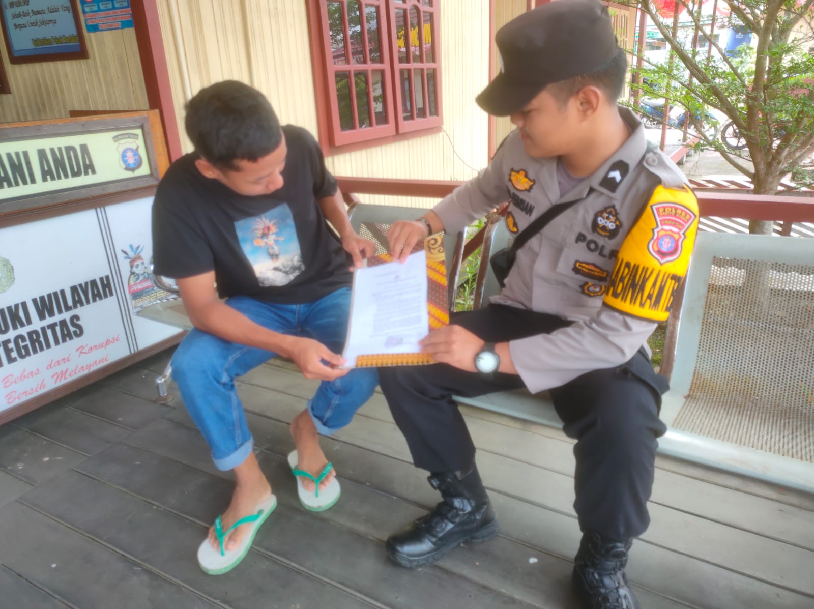 **Polsek Montallat Sosialisasikan Maklumat Kapolri kepada Masyarakat**