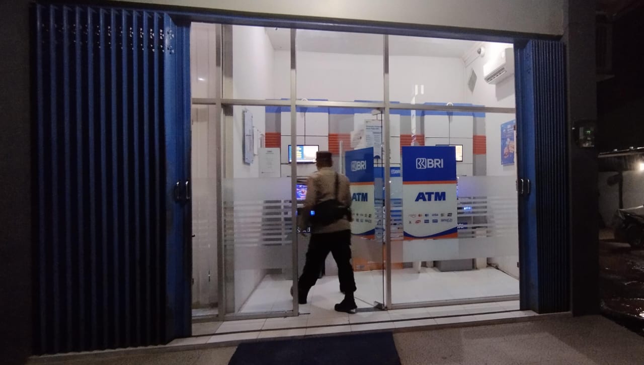 Piket Malam Polsek Bulik Patroli ke Perbankan (ATM) diwilkum Polsek Bulik