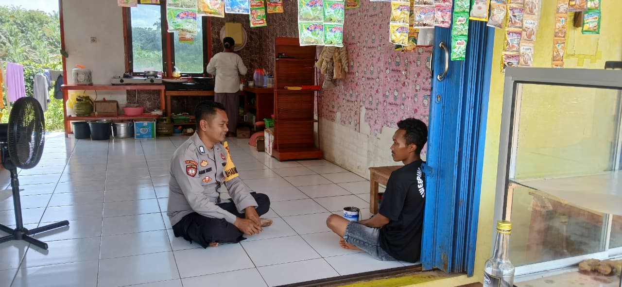Piket Polsek Lamandau Silaturahmi Ke Pedagang