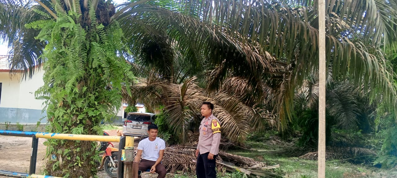 Personil Polsek Sambang kepada Masyarakat