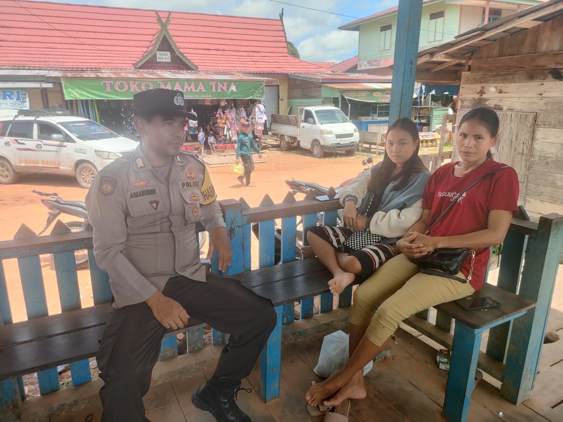 Jalin Silaturahmi dan Komunikasi Polsek Marikit “Door to Door System” di wilayah Polsek Marikit, Polres Katingan.