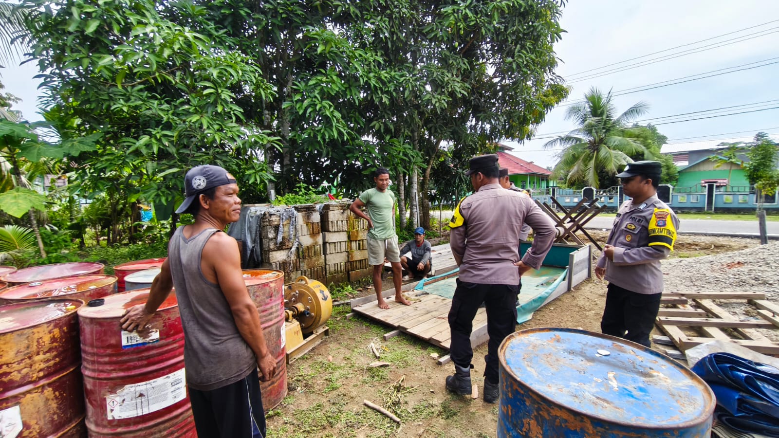 Patroli Dialogis, Polsek Tewang Sangalang Garing dan Pulau Malan Sampaikan Imbauan Kepada Warga.
