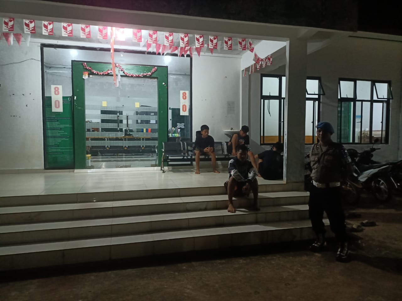 *Personel Polsek Marikit Menggelar Kegiatan Patroli Malam.*