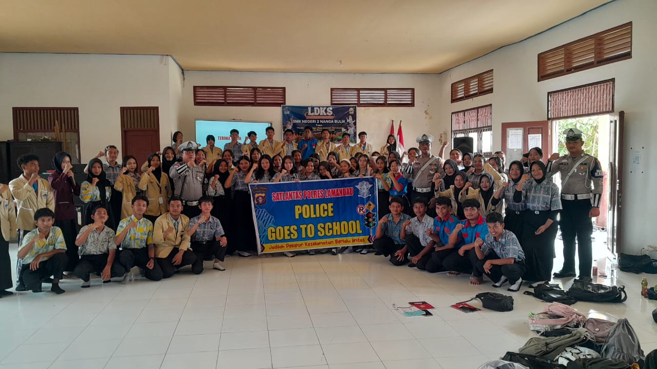 Sat Lantas Polres Lamandau Berikan Dikmas Lantas dan Sosialisasi Keselamatan Berkendara kepada Pelajar SMK 2 Bulik