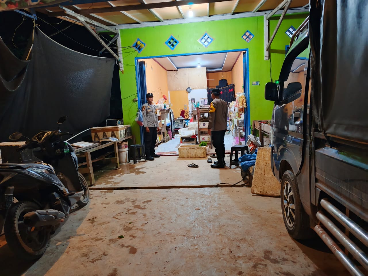 Piket Polsek Lamandau Silaturahmi Ke Pedagang