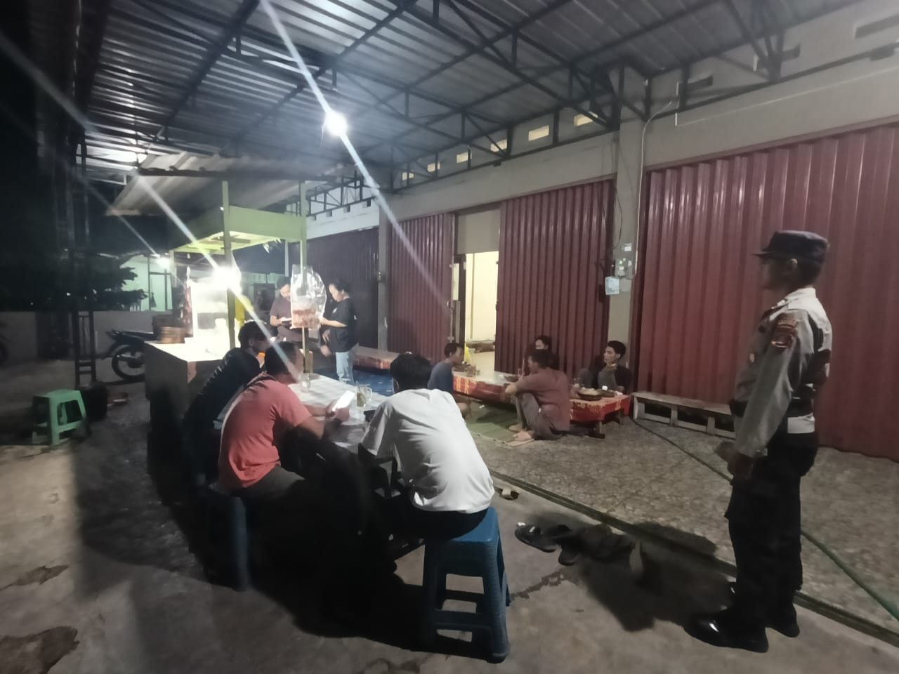 Piket Polsek Bulik melaksanakan sambang dan Silaturahmi kemasyarakat