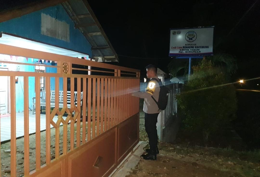 Piket Polsek Delang melaksanakan Silaturahmi ke warga masyarakat