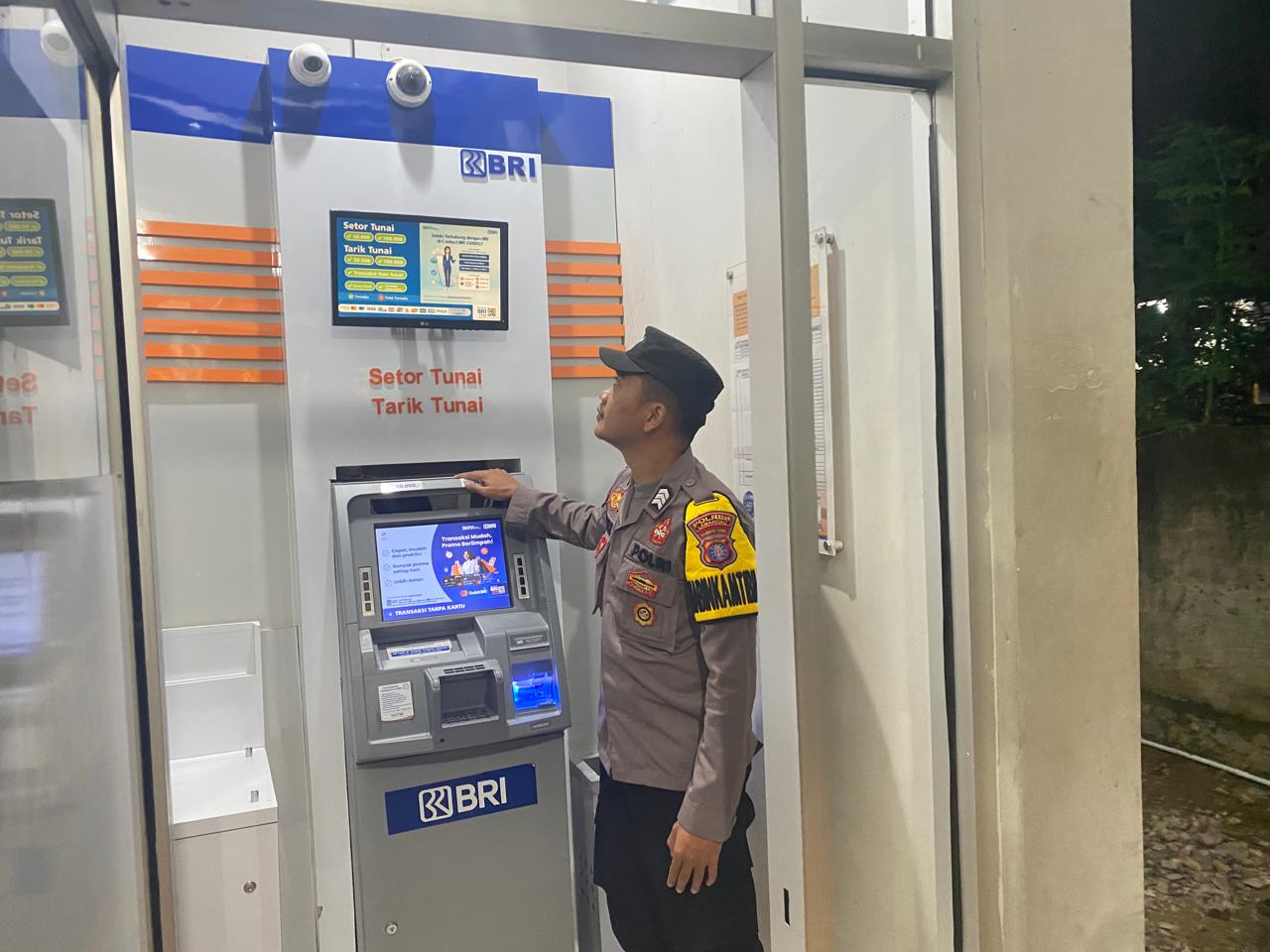 Piket Polsek Patroli dimalam hari ke Perbankan Atm