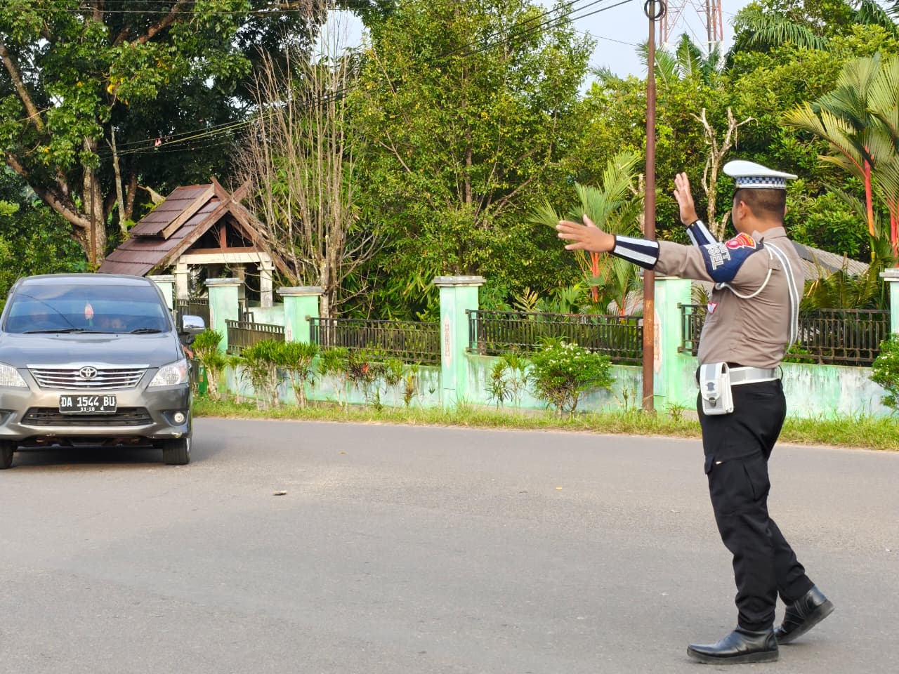Satuan Lantas Polres lamandau Laksanakan Pengaturan Lalin Pada Pagi hari