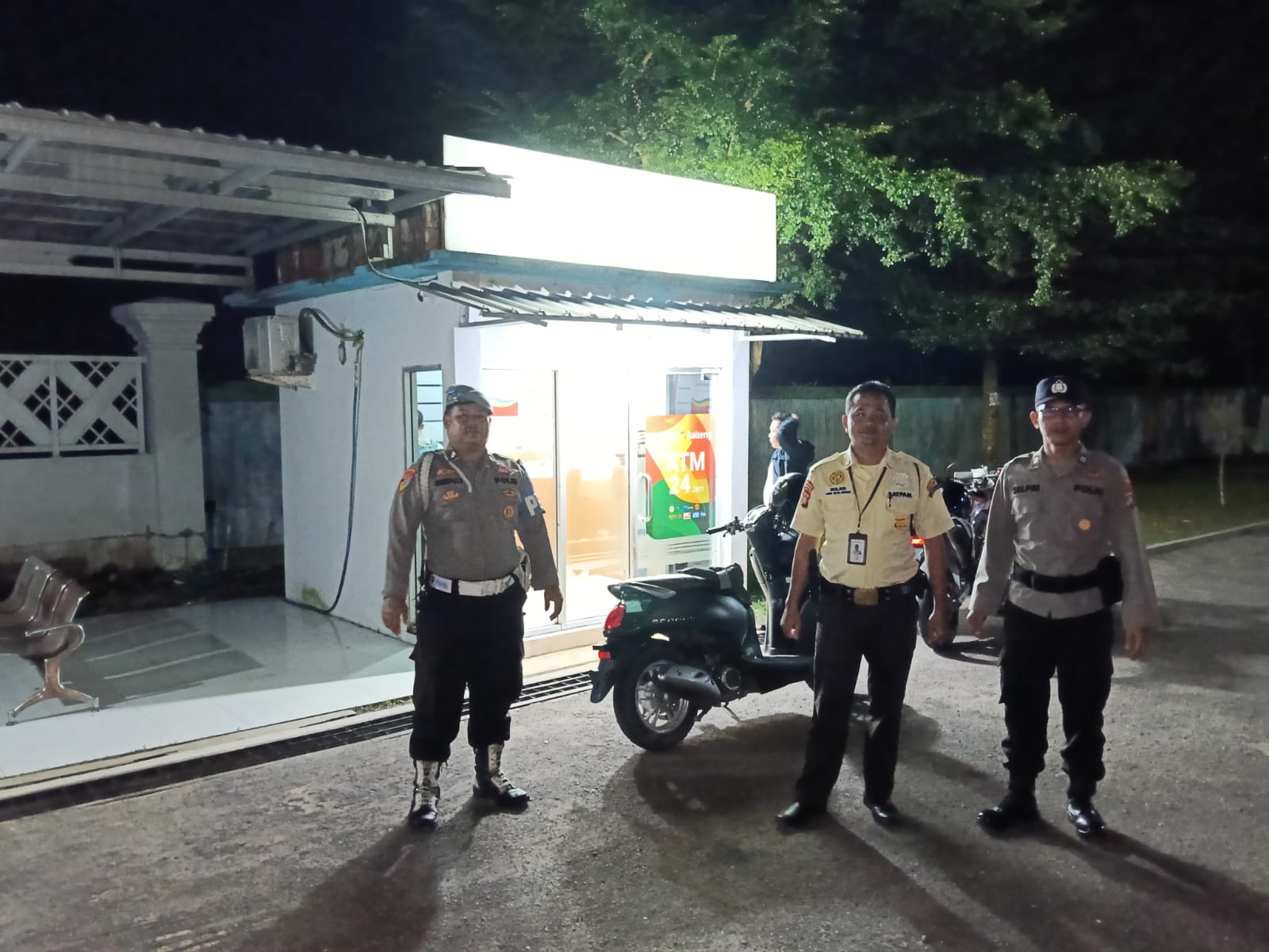 Polsek Bulik Patroli Sambangi Satpam Bank Kalteng