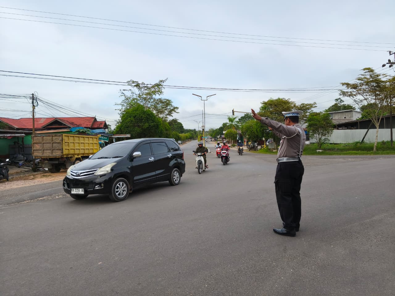 Satuan Lantas Polres lamandau Laksanakan Pengaturan Lalin Pada Pagi hari
