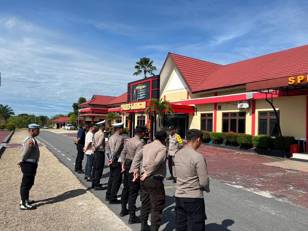 Sat Samapta Polres Katingan Melaksanakan Serah Terima Piket Jaga Lama ke Piket Jaga Baru Dilanjutkan Pengecekan Tahanan