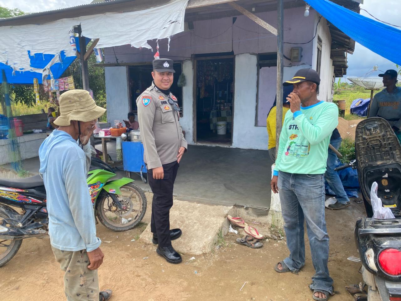 Harkamtibmas , Personil Polsek Katingan Kuala Sambang masyarakat