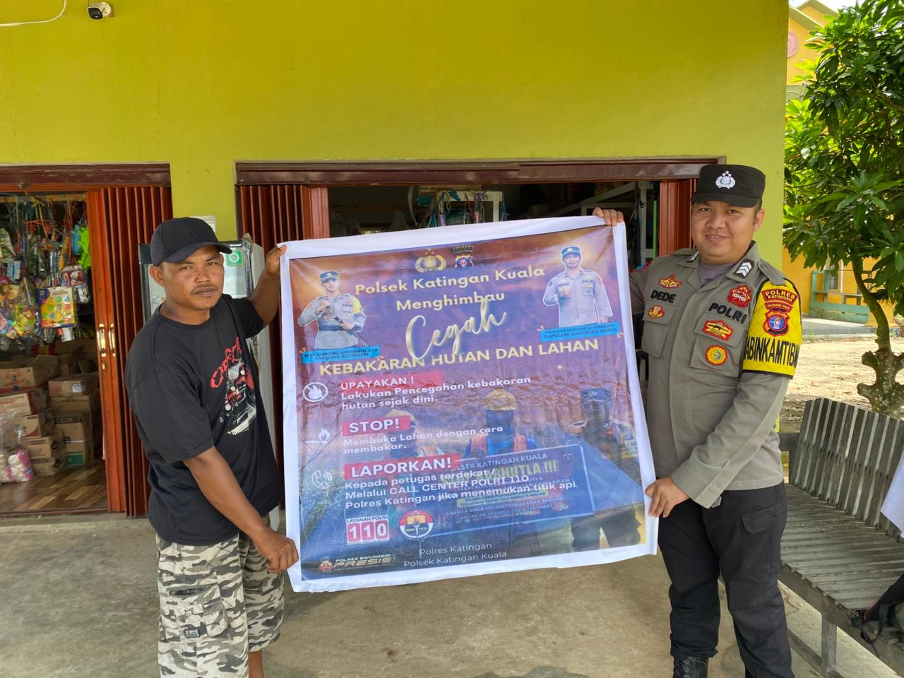 Bhabinkamtibmas Desa Jaya Makmur Sampaikan Himbauan tentang Karhutla Kepada petani