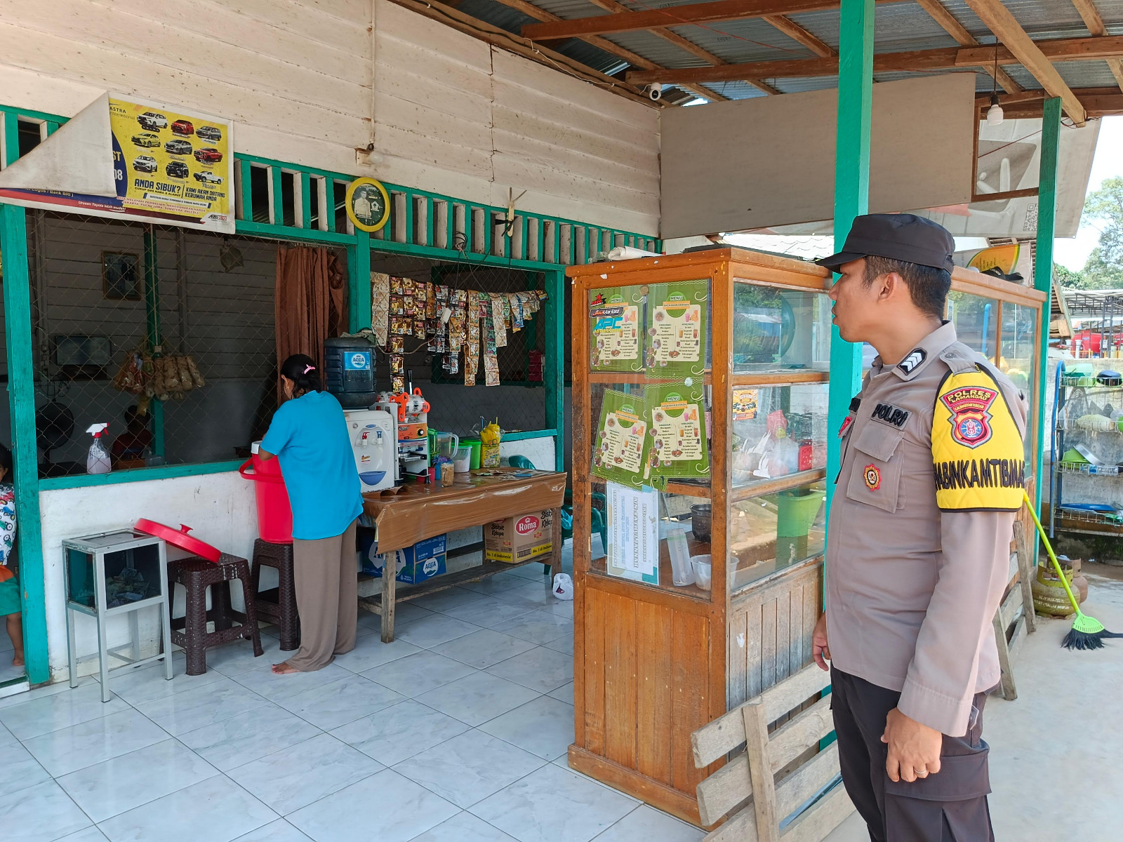 Piket Polsek Delang Silaturahmi Ke Masyarakat