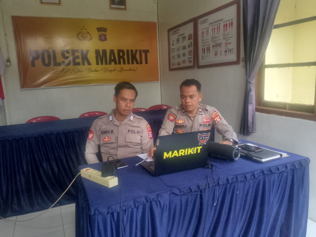Personel Polsek Marikit Mengikuti Bimbingan Rohani (Bimroh) Melalui Zoom Meeting.