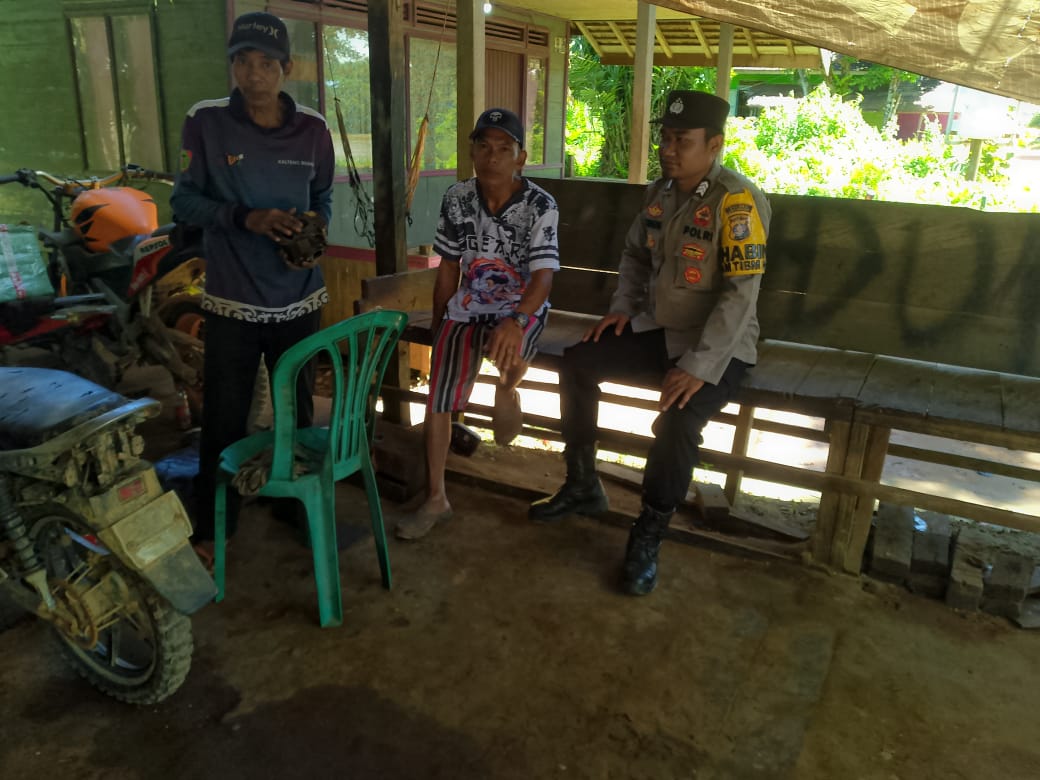 Sambang Kamtibmas Polsek Marikit laksanakan giat sambang ke warga.