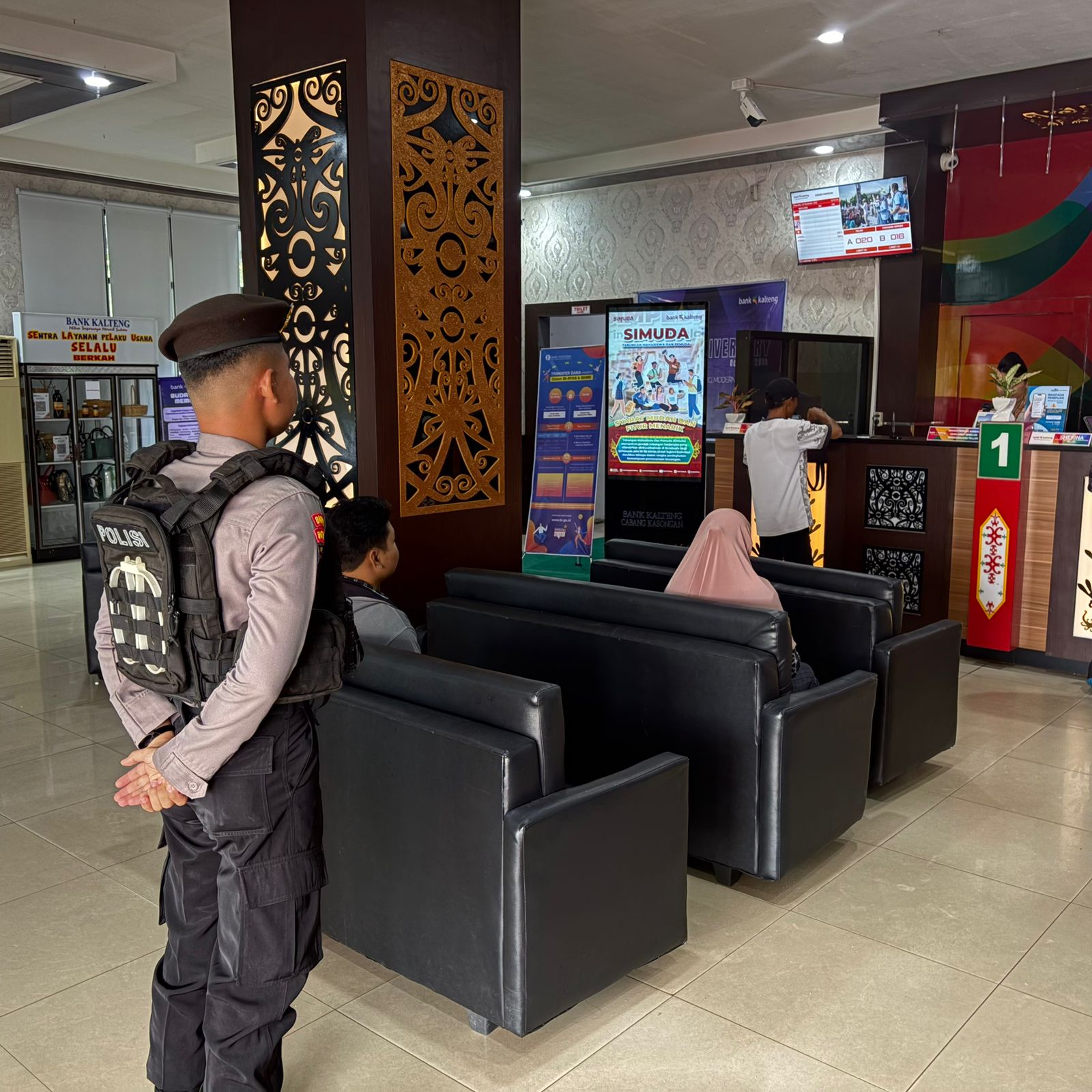 Personil Sat Samapta Melaksanakan Pengamanan Bank