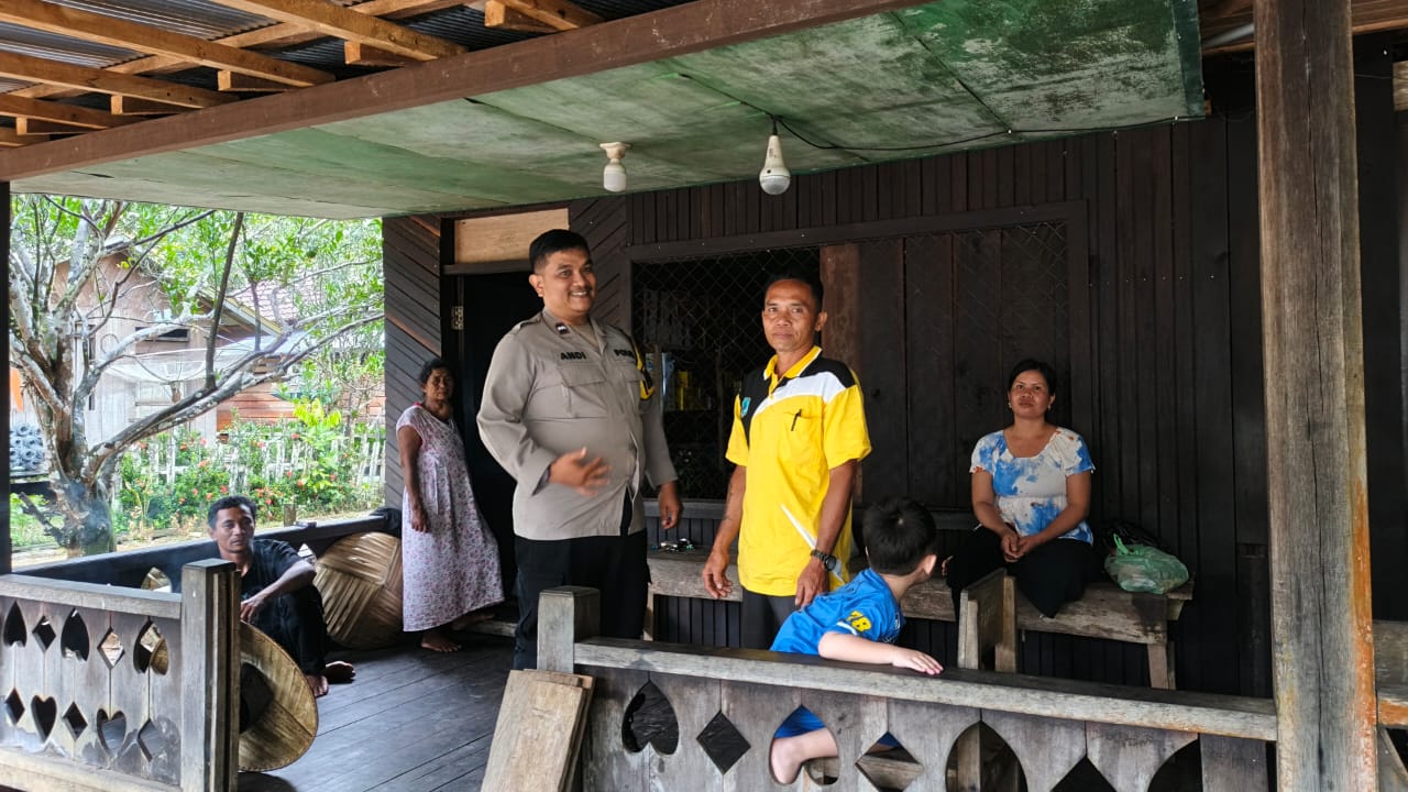 Piket Polsek Delang melaksanakan Silaturahmi ke warga masyarakat