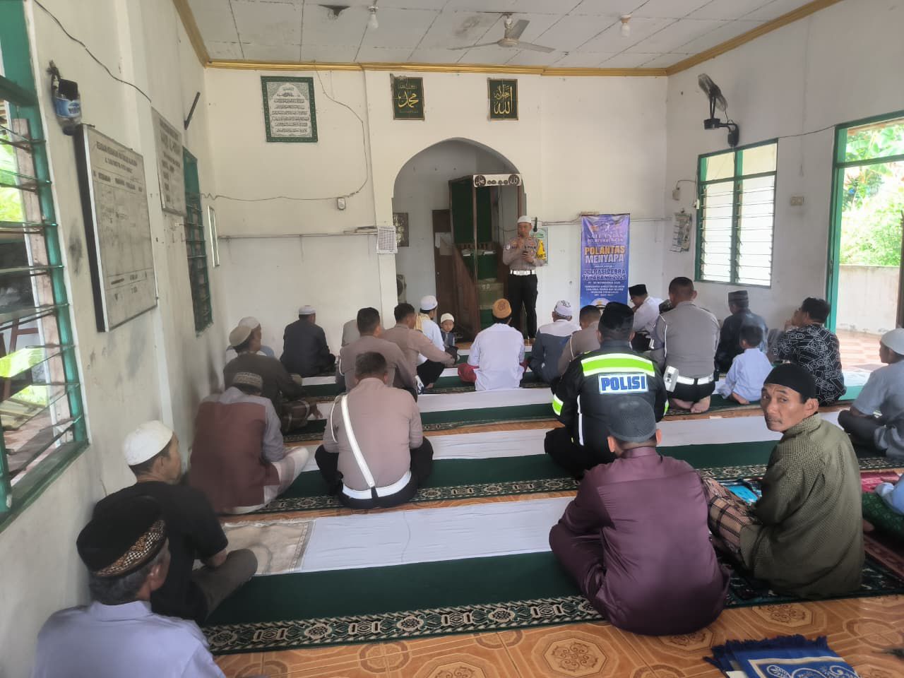 Satlantas Polres Katingan Melaksanakan kegiatan Polantas menyapa di tempat ibadah