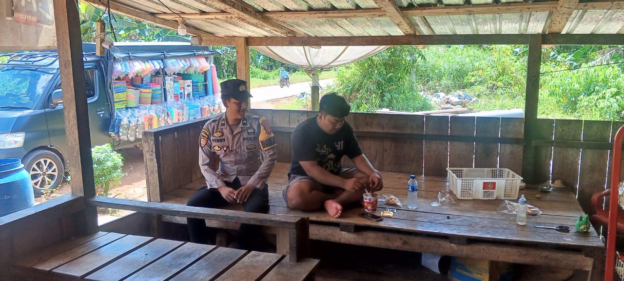 Piket Polsek lamandau melaksanakan Silaturahmi ke masyarakat